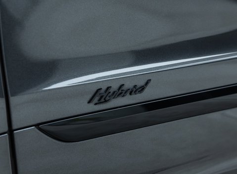 Bentley Bentayga Hybrid First Edition 41