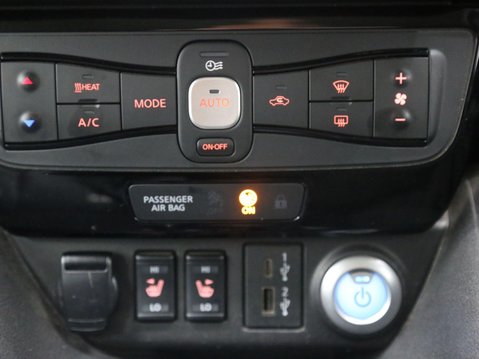 Nissan LEAF 40kWh Tekna Auto 5dr 17