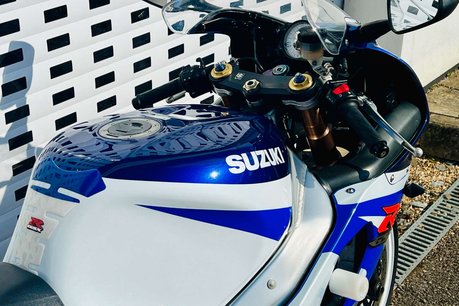 Suzuki GSX-R GSXR 1000 K1 16