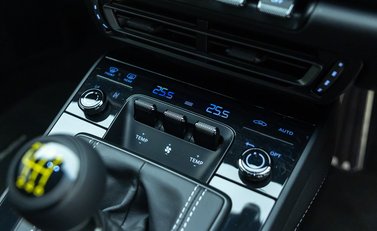 Porsche 911 GT3 TOURING (992) 23