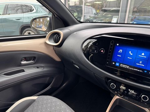 Toyota Aygo X VVT-I EDGE 13