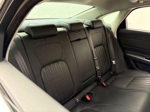 Jaguar XF 2.0 XF Portfolio D AWD Auto 4WD 4dr 20
