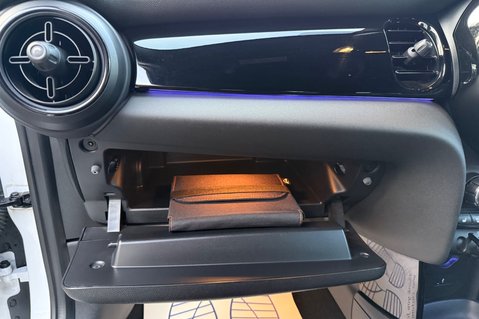 Mini Hatch JOHN COOPER WORKS - NANUQ WHITE - MINI SERVICE HISTORY 48