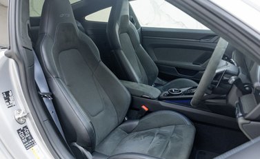 Porsche 911 Carrera GTS (992.2) 14