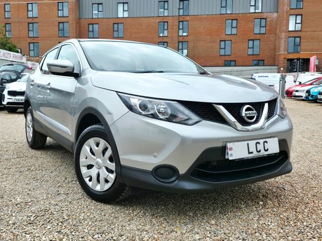Nissan Qashqai VISIA DIG-T SMART VISION.. 7 SERVICES.. 1 PREVIOUS KEEPER..STUNNING EXAMPLE