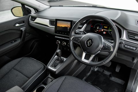 Renault Captur TECHNO E-TECH 4