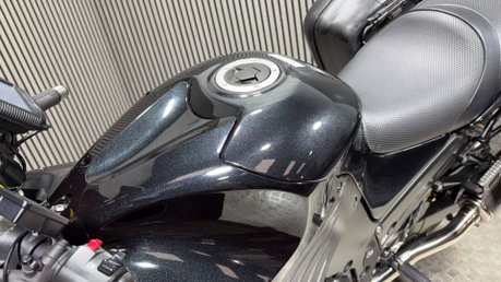 Kawasaki ZZR1400 2010 ONLY 30K STUNNING BIKE PANNIERS LONG MOT WARRANTY 1400CC 44
