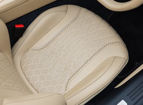 Aston Martin DB12 Volante 20