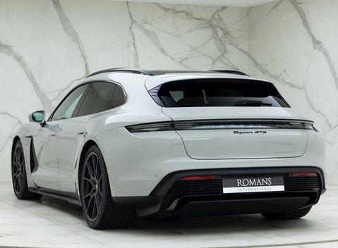 Porsche Taycan GTS Sport Turismo 7