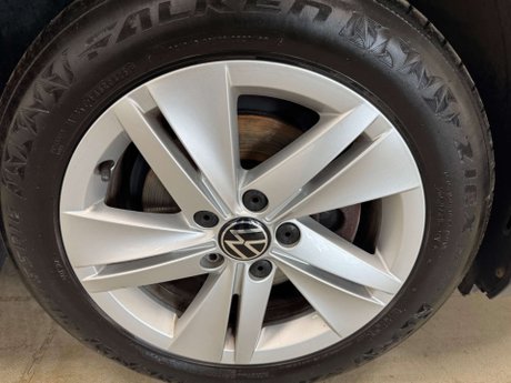Volkswagen Golf 1.5 Golf Life TSi 5dr 10