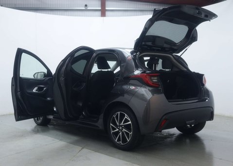 Toyota Yaris 1.5 Yaris Design HEV CVT 5dr 55