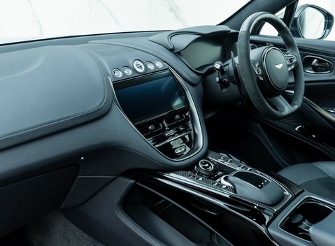 Aston Martin DBX 707 17