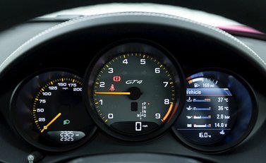 Porsche 718 Cayman GT4 14