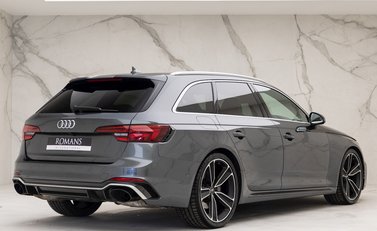 Audi RS4 Avant Carbon Edition 7