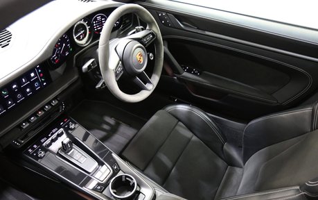 Porsche 911 Carrera GTS - Rear-Axle Steering, 18-Way Seats, Panoramic Roof and More 22