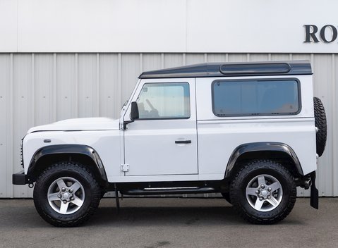 Land Rover Defender 90 Landmark 2