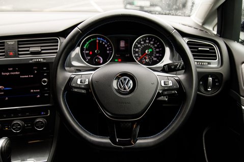 Volkswagen Golf E-GOLF 16