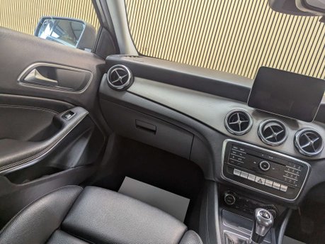 Mercedes-Benz GLA 1.6 GLA 200 Sport 5dr 52