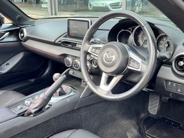 Mazda MX-5 SPORT NAV 18