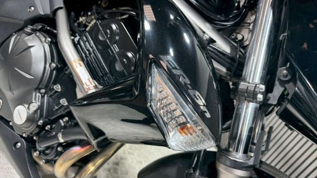 Kawasaki Er ER6 N 2010 ONLY 17K FULL LUGGAGE MOT SEPTEMBER 2027 650CC 14