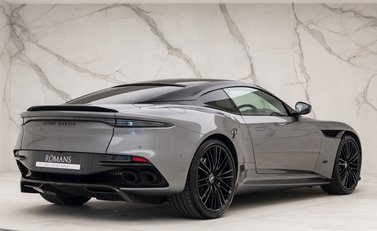 Aston Martin DBS Superleggera 7
