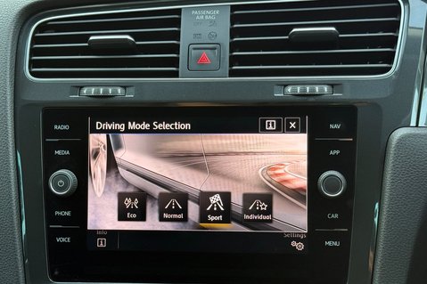 Volkswagen Golf MATCH TDI DSG - VAT Q - APPLE CAR PLAY -ADAPTIVE CRUISE -ROOFBARS 39