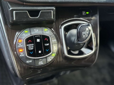 Toyota Esquire Hybrid 1.8 Hybrid Gi Edition 7 Seater 75