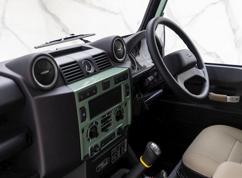 Land Rover Defender 90 Heritage Hard Top 14