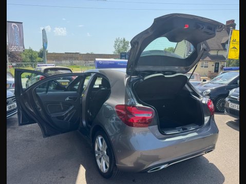Mercedes-Benz A Class 1.5 A180d Sport (Premium) 7G-DCT Euro 6 (s/s) 5dr 30