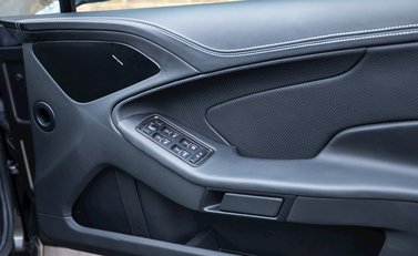 Aston Martin Vanquish S 20