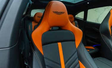 Aston Martin DBX 707 12