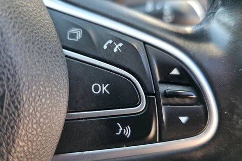 Renault Kadjar SIGNATURE NAV TCE AUTOMATIC..GLASS ROOF.9 SERVICES 28
