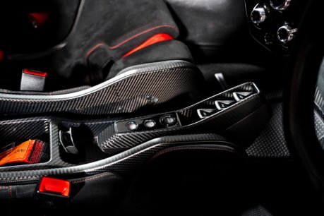 McLaren Senna 1 OWNER CAR. ELITE PAINTWORK. BOWERS & WILKINS. LIFT SYSTEM 51