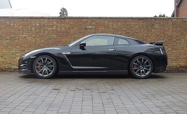 Nissan GT-R Premium Edition 14