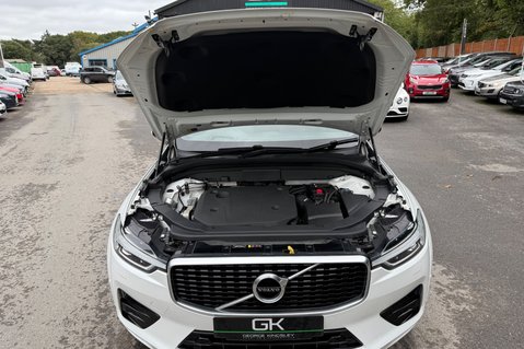 Volvo XC60 B4 R-DESIGN PRO AWD - 22 INCH ALLOY WHEELS - CRYSTAL WHITE PAINT 58