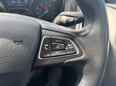 Ford Focus TITANIUM X 26
