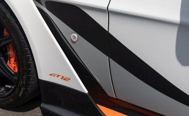 Aston Martin Vantage GT12 29