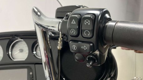 Harley-Davidson Touring 1745 FLHXS Street Glide Special Euro 4 33