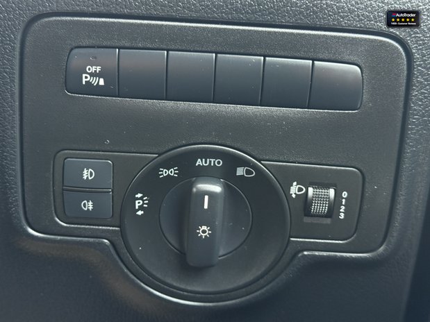 Mercedes-Benz Vito Crew Cab AUTO XLWB L3H1 Premium Plus 116 Alloys Sensors Tow Bar NO VAT EURO 28