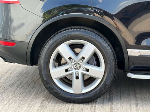 Volkswagen Touareg 3.0 Touareg V6 TSi Hybrid Auto 4WD 5dr 12