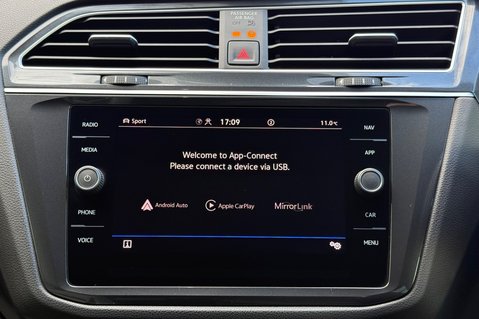Volkswagen Tiguan R-LINE TDI DSG - RARE LEATHER INTERIOR - APPLE CAR PLAY -CAMERA 50