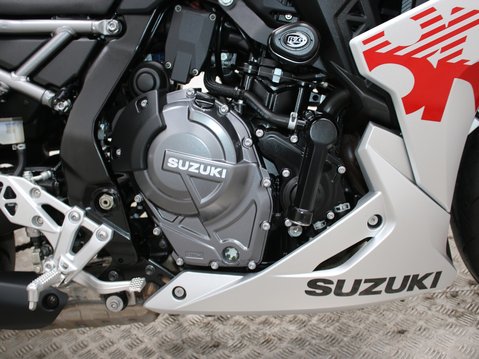 Suzuki GSX-8R GSX 800 FRQM4 GSX-8R 21