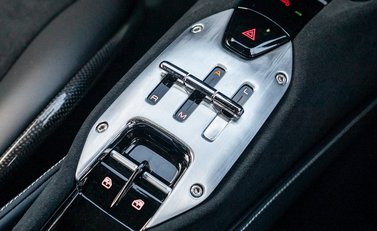 Ferrari SF90 Stradale 18