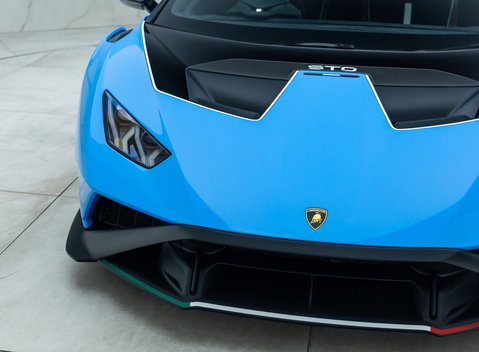 Lamborghini Huracan STO 27