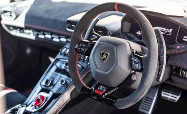 Lamborghini Huracan LP640-4 Performante 11