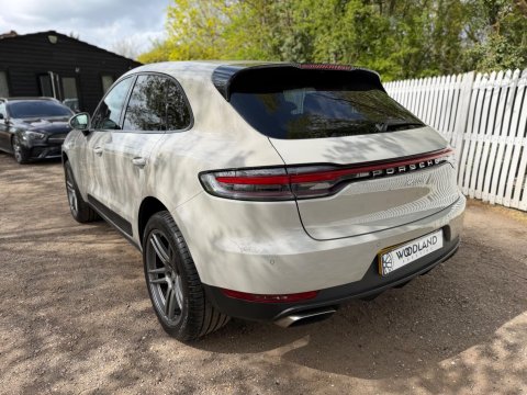 Porsche Macan PDK 11