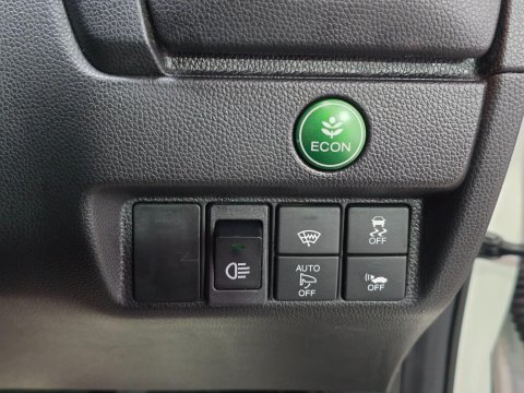 Honda Fit 1.5 VVTi Hybrid 38