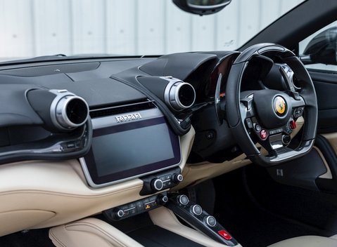 Ferrari GTC4 Lusso 17