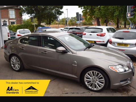 Jaguar XF 3.0 XF Premium Luxury V6 Auto 4dr 2