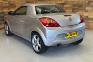 Vauxhall Tigra 1.4i 16v Exclusiv Convertible 2dr Petrol Manual (a/c) (146 g/km, 89 bhp) 34